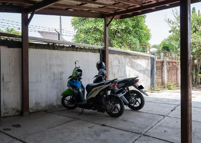 RedDoorz near Terminal Bubulak Bogor Hotel