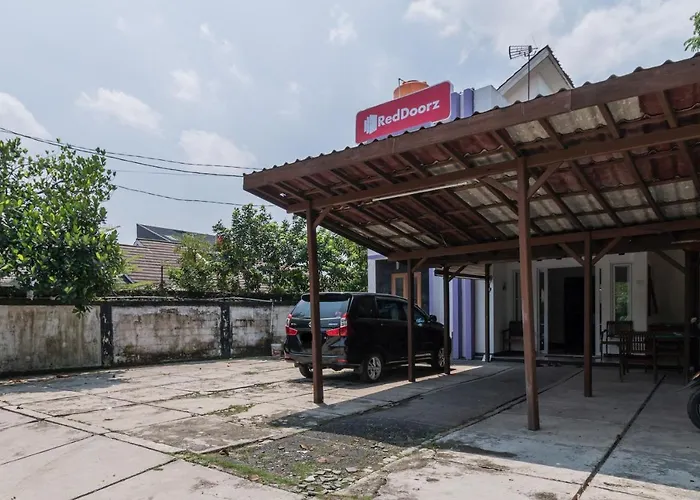 RedDoorz near Terminal Bubulak Bogor Hotel