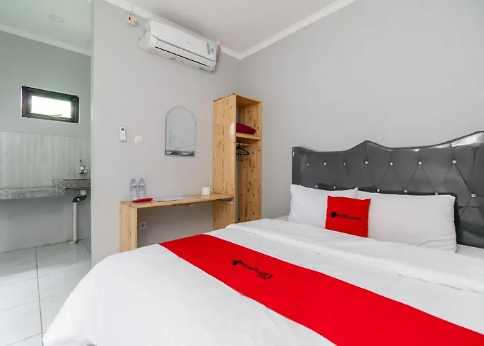 Reddoorz Plus Near Jungeland Sentul Bogor