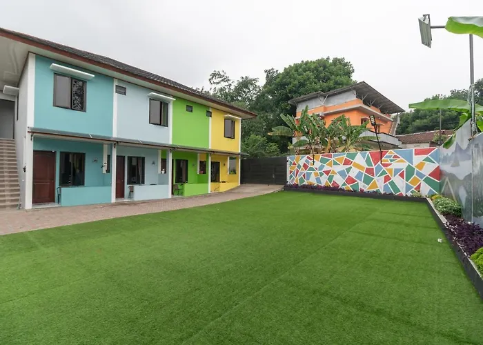 Reddoorz Plus Near Jungeland Sentul Bogor